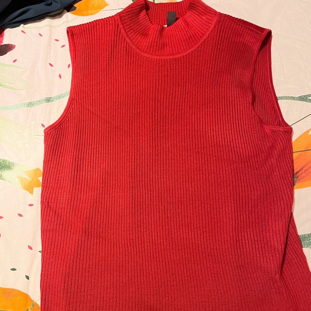 Super comfy red turtleneck sweater, looks great professionally or casually